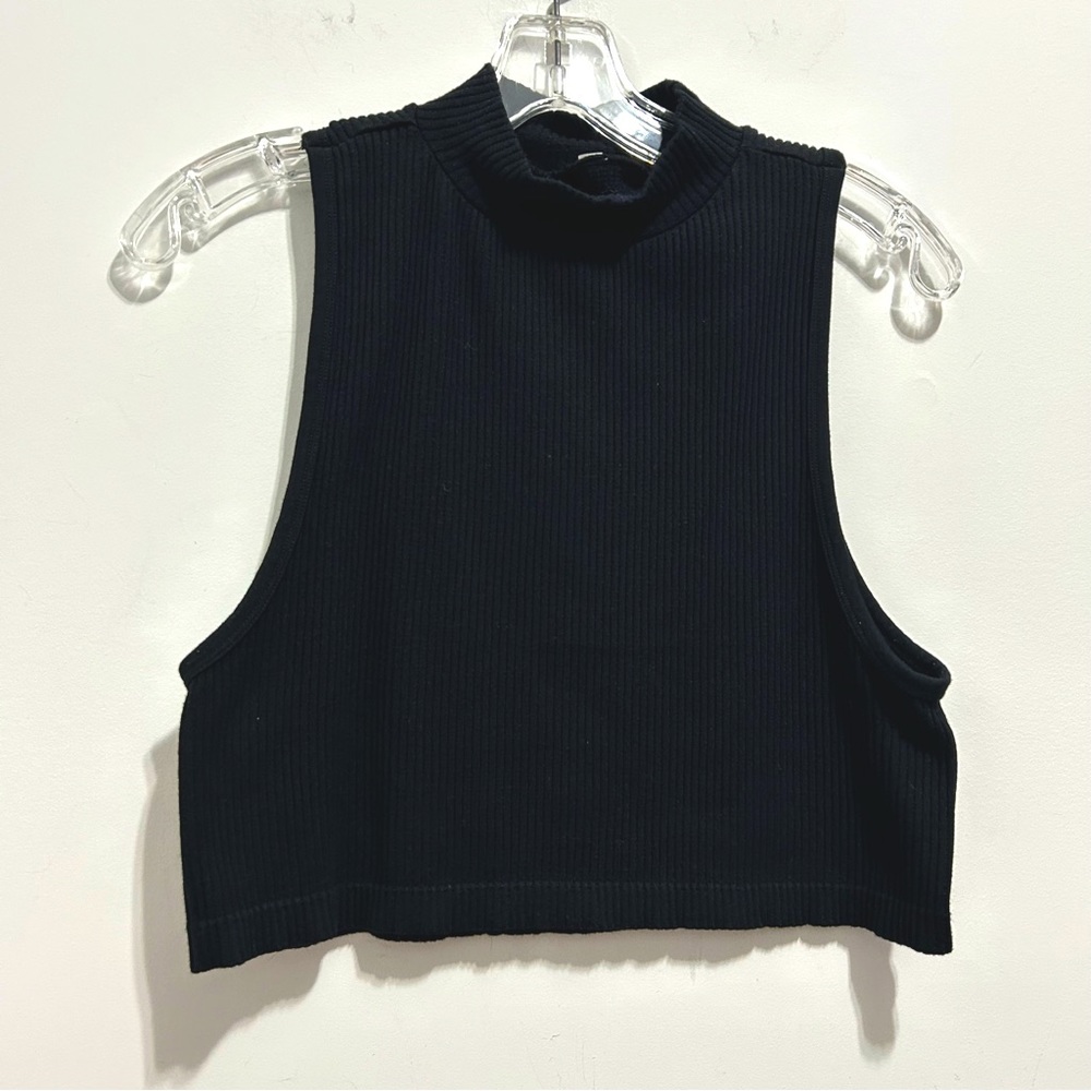 Black Women’s Sleeveless Ribbed Crop Top